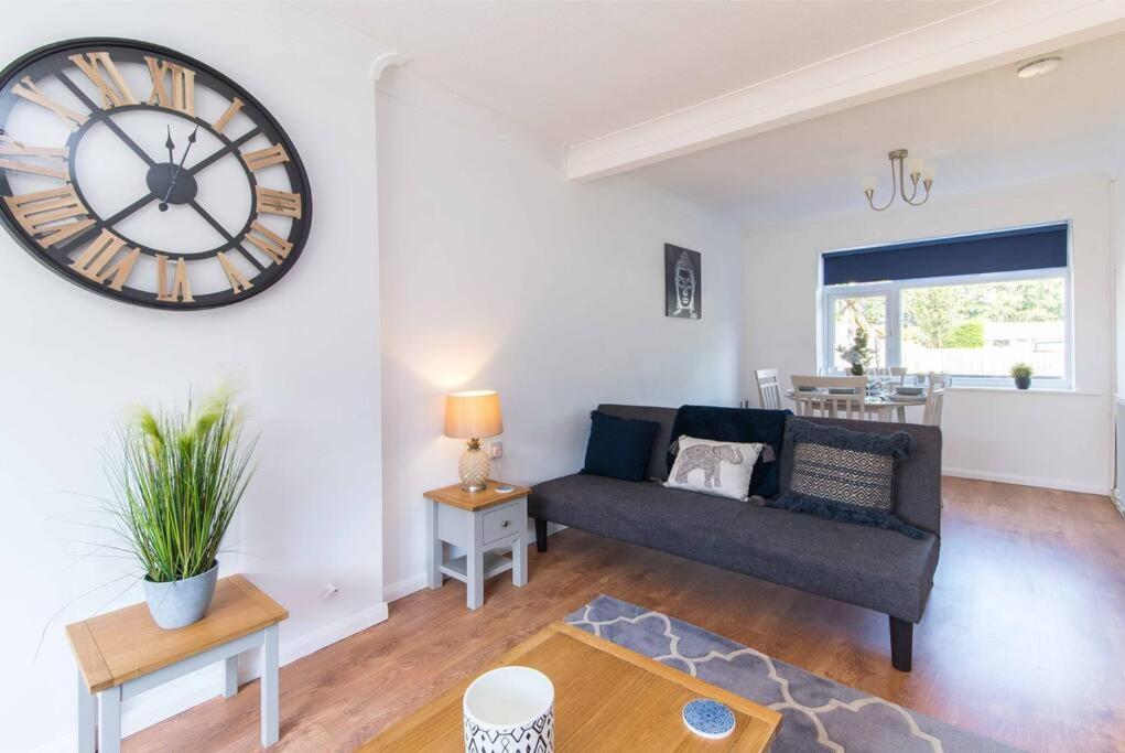 Modern Three Bedroom Home In Касл-Донінгтон Екстер'єр фото
